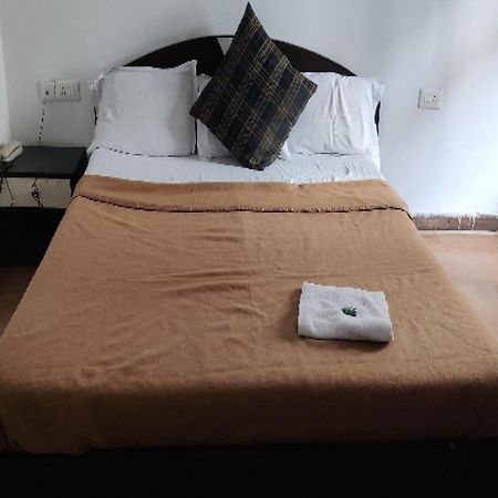 Capital O 8272 Hotel Pratigya Residency Ґанґток Екстер'єр фото
