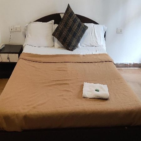 Capital O 8272 Hotel Pratigya Residency Ґанґток Екстер'єр фото