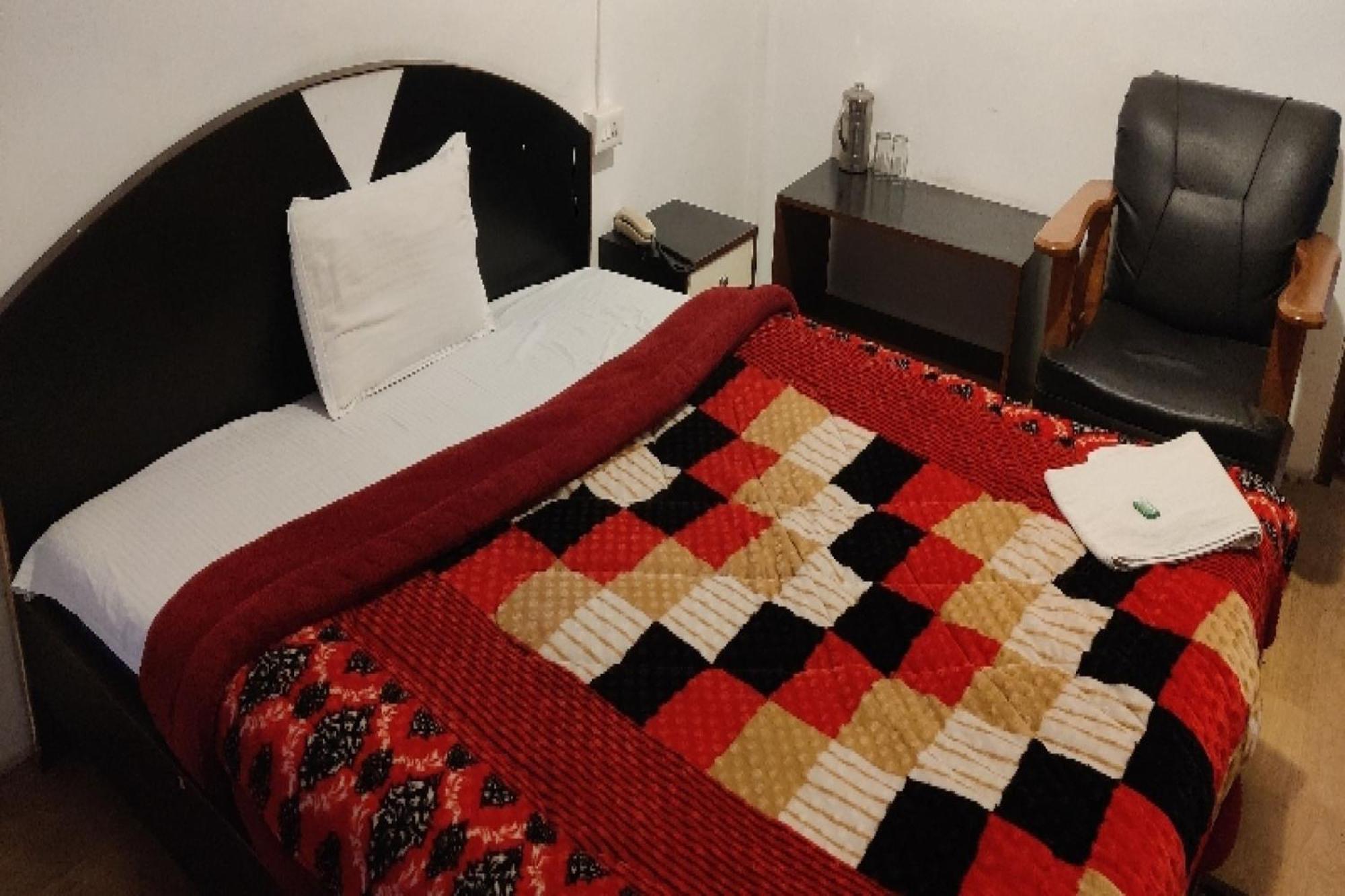 Capital O 8272 Hotel Pratigya Residency Ґанґток Екстер'єр фото