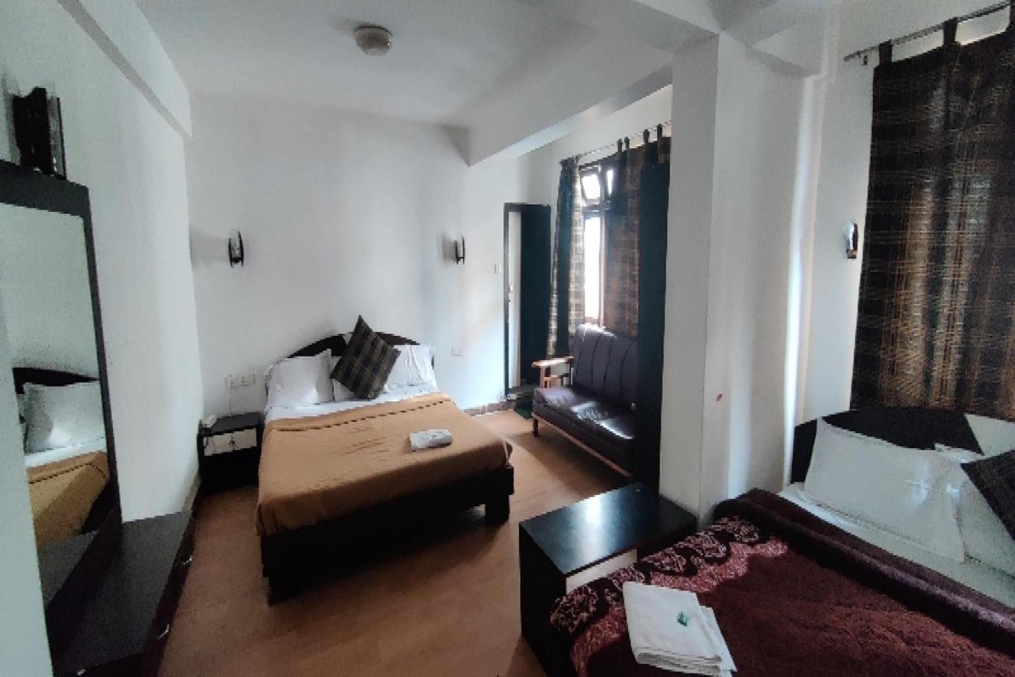 Capital O 8272 Hotel Pratigya Residency Ґанґток Екстер'єр фото