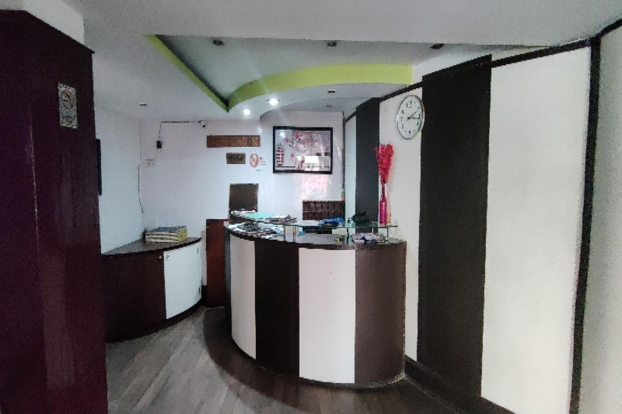 Capital O 8272 Hotel Pratigya Residency Ґанґток Екстер'єр фото
